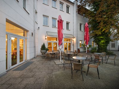 EA Hotel Populus*** - seating area in the hotel garden