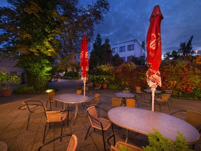 EA Hotel Populus*** - seating area in the hotel garden