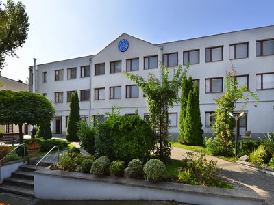 EA Hotel Populus*** - hotel garden and main hotel building